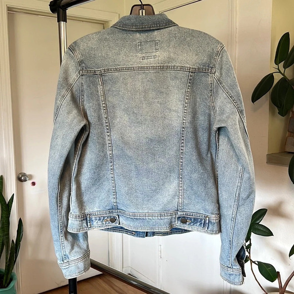 Universal Thread Freeborn Light Jean Jacket. Size Small - Picture 4 of 4